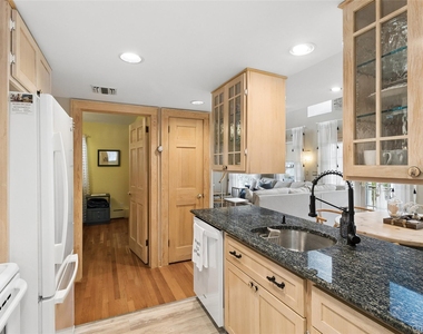 1050 Pine Avenue - Photo Thumbnail 12