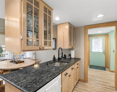 1050 Pine Avenue - Photo Thumbnail 11