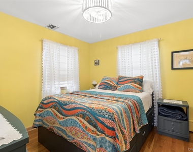 1050 Pine Avenue - Photo Thumbnail 14
