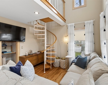 1050 Pine Avenue - Photo Thumbnail 9