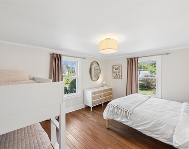 250 Oak Road - Photo Thumbnail 8