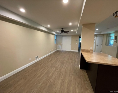 328 E Broadway - Photo Thumbnail 12