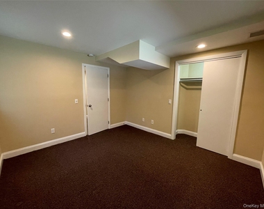 328 E Broadway - Photo Thumbnail 26