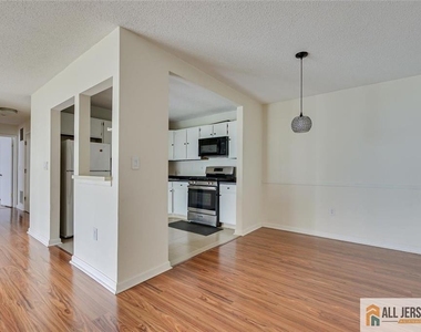 69 Amberly Court - Photo Thumbnail 7