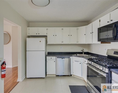 69 Amberly Court - Photo Thumbnail 8
