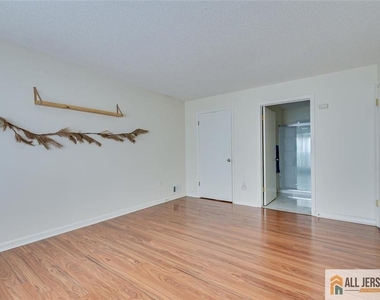 69 Amberly Court - Photo Thumbnail 11