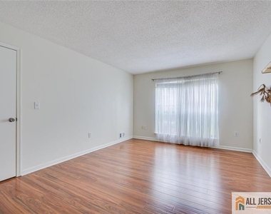 69 Amberly Court - Photo Thumbnail 12