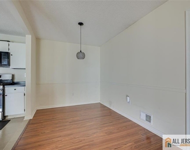 69 Amberly Court - Photo Thumbnail 6