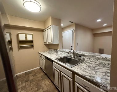 1006 Aspen Drive - Photo Thumbnail 16
