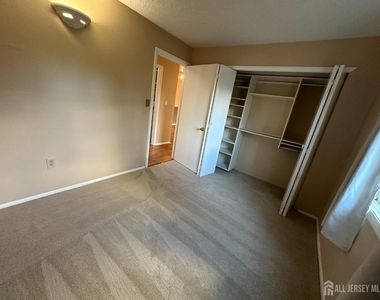 1006 Aspen Drive - Photo Thumbnail 8