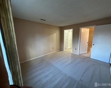 1006 Aspen Drive - Photo Thumbnail 2