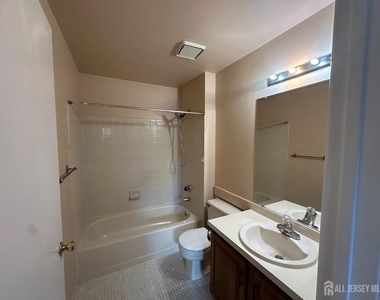 1006 Aspen Drive - Photo Thumbnail 5