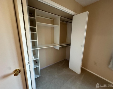 1006 Aspen Drive - Photo Thumbnail 9