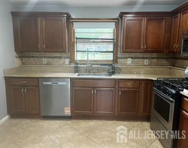 42 Edgewood Terrace - Photo Thumbnail 6