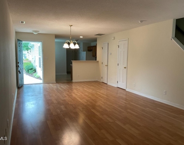 107 Higher Learning Drive - Photo Thumbnail 2