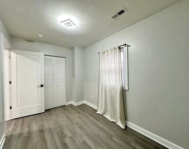 1937 W Grand Avenue - Photo Thumbnail 16