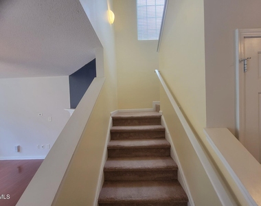 609 Magna Drive - Photo Thumbnail 9