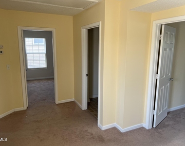 609 Magna Drive - Photo Thumbnail 10