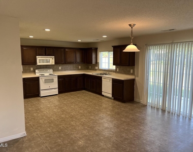 609 Magna Drive - Photo Thumbnail 3