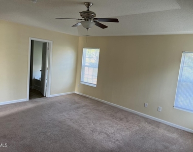 609 Magna Drive - Photo Thumbnail 12