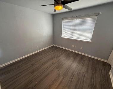 1431 Hyridge Cir - Photo Thumbnail 6