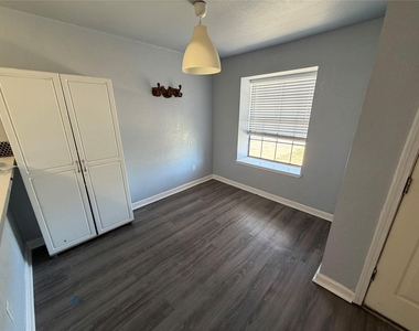1431 Hyridge Cir - Photo Thumbnail 2