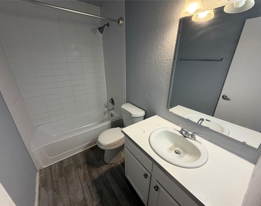 1431 Hyridge Cir - Photo Thumbnail 5