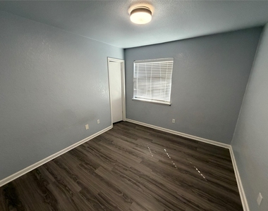 1431 Hyridge Cir - Photo Thumbnail 4