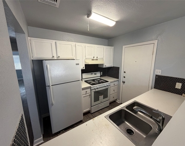 1431 Hyridge Cir - Photo Thumbnail 3