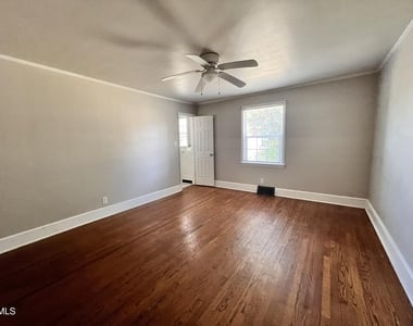 807 N Ellis Avenue - Photo Thumbnail 13
