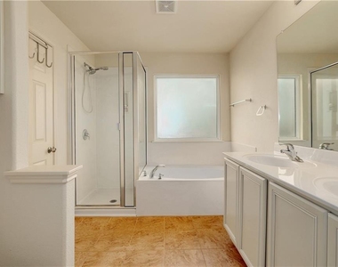 18410 Mammoth Cave Blvd - Photo Thumbnail 8