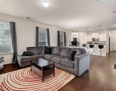 18410 Mammoth Cave Blvd - Photo Thumbnail 2