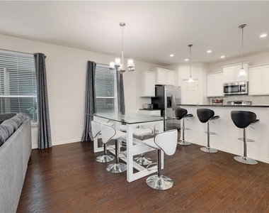 18410 Mammoth Cave Blvd - Photo Thumbnail 4