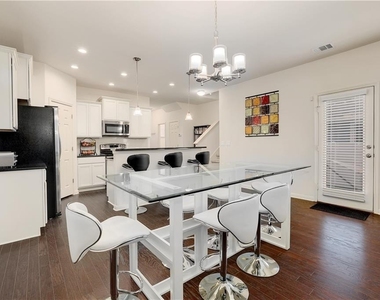 18410 Mammoth Cave Blvd - Photo Thumbnail 5