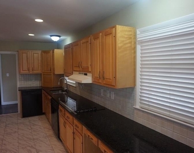 1403 Stephens Drive Ne - Photo Thumbnail 2