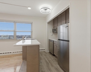5630 N Sheridan Road - Photo Thumbnail 2