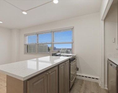 5630 N Sheridan Road - Photo Thumbnail 3