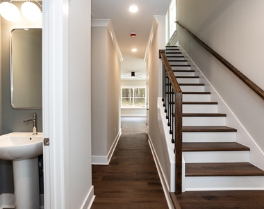818 N Taylor Street - Photo Thumbnail 4