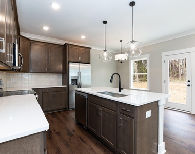 818 N Taylor Street - Photo Thumbnail 6