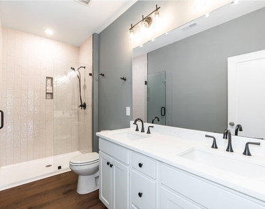818 N Taylor Street - Photo Thumbnail 22