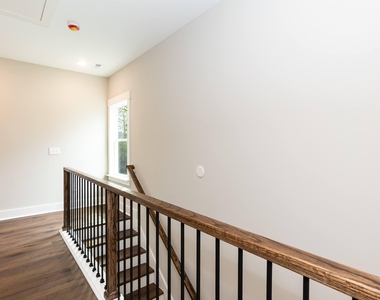 818 N Taylor Street - Photo Thumbnail 18