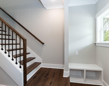818 N Taylor Street - Photo Thumbnail 17