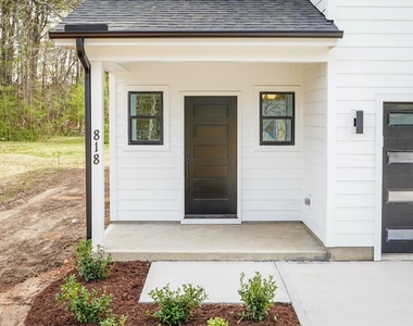 818 N Taylor Street - Photo Thumbnail 3