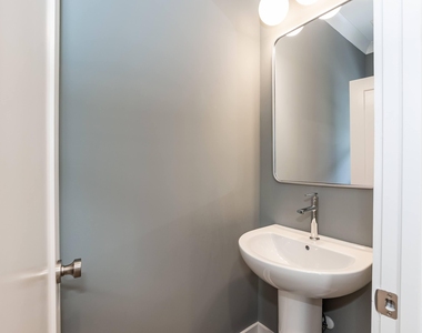 818 N Taylor Street - Photo Thumbnail 26