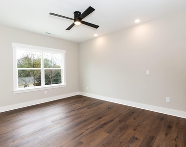 818 N Taylor Street - Photo Thumbnail 19
