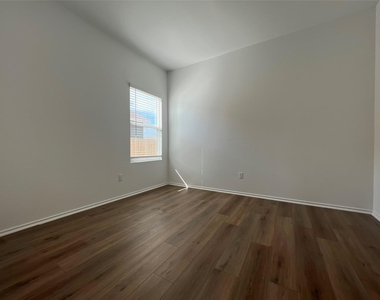 13604 Menard Way - Photo Thumbnail 7