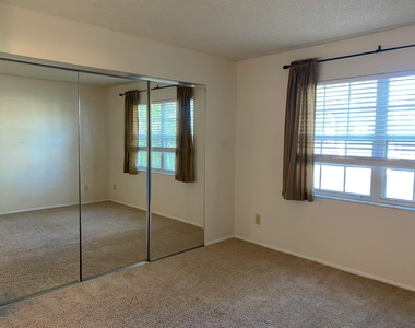987 Sonesta Avenue Ne - Photo Thumbnail 10