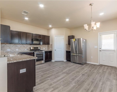441 Moulins Ln - Photo Thumbnail 9