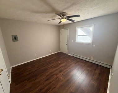 107 College Park Court - Photo Thumbnail 7