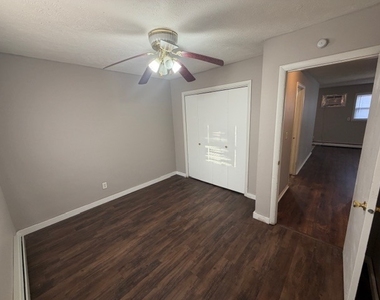107 College Park Court - Photo Thumbnail 6